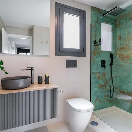 Apartment Private Jacuzzi, Heated Pool, Summer Kitchen, Ac